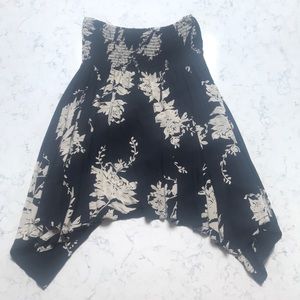 Flowy strapless floral top